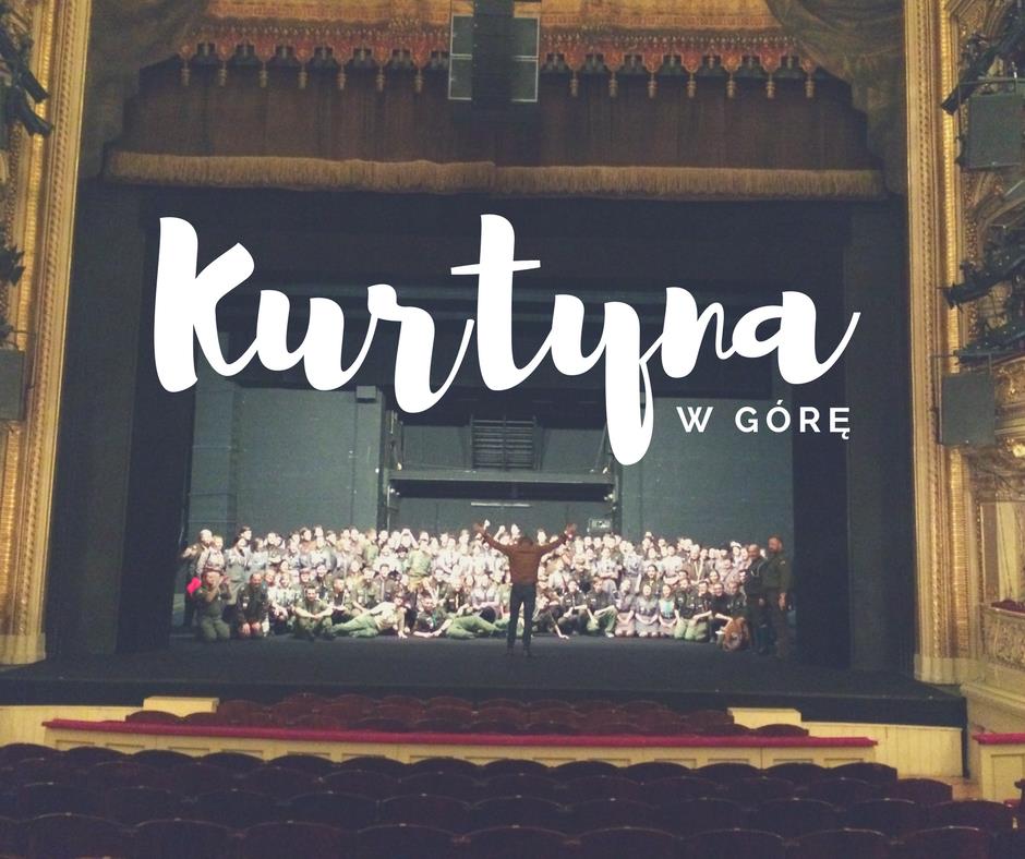 kurtyna.jpg